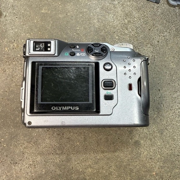 Olympus C-4000 Zoom 4.0MP Digital Camera Bundle w/ Accessories - Picture 10 of 11